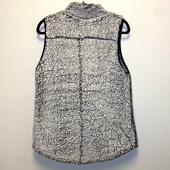 Love Tree Black White Gray Sherpa Zip Front Outdoor Cozy Cabincore Vest - Picture 4 of 7